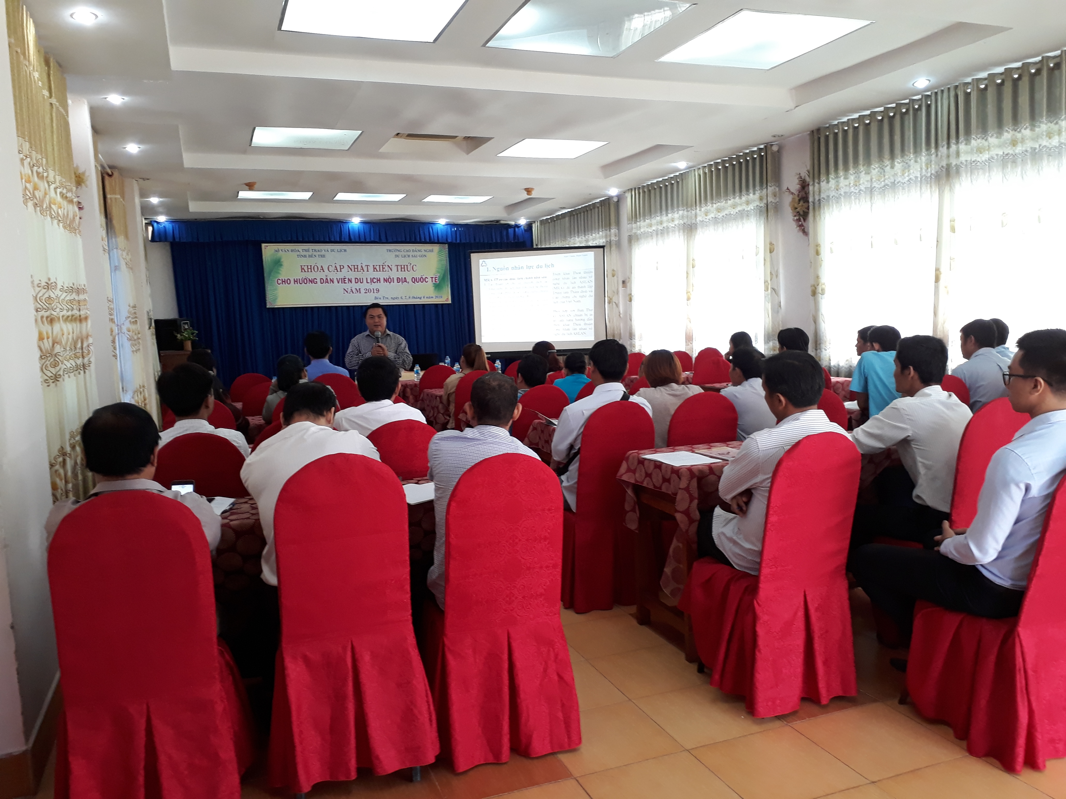 BEN TRE TO CHUC LOP TAP HUAN CA NHAT KIEN THUC DU LICH - 1362019.jpg