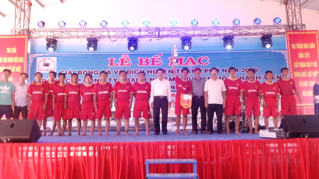 GIAI BONG DA VO DICH HUYEN THANH PHU 2019 - 0352019.jpg
