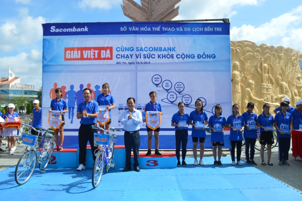 GIAI VIET DA SACOMBANK - 2252019.JPG