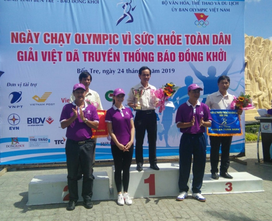 TRAO GIAI VIET DA-2732019.jpg