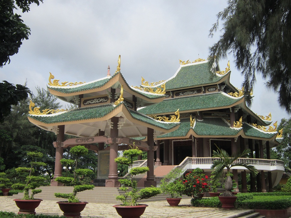 Di tích Mộ và khu tưởng niệm Nguyễn Đình Chiểu.jpg