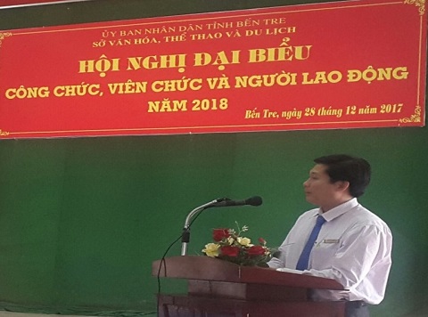 Ông hoàng Em phát biểu.jpg