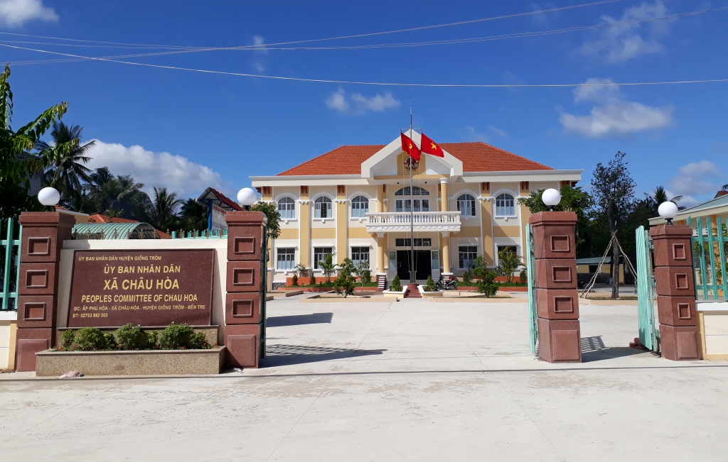 CHAU HOA KHOAC LEN DIEN MAO MOI - 0392019.jpg
