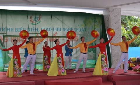 Một tiết mục trong chương trình biểu diễn.JPG
